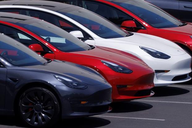 تسلا به‌دلیل مشکلی در شیشه برقی، ۱٫۱ میلیون از خودروهایش را در آمریکا فراخوان کرد